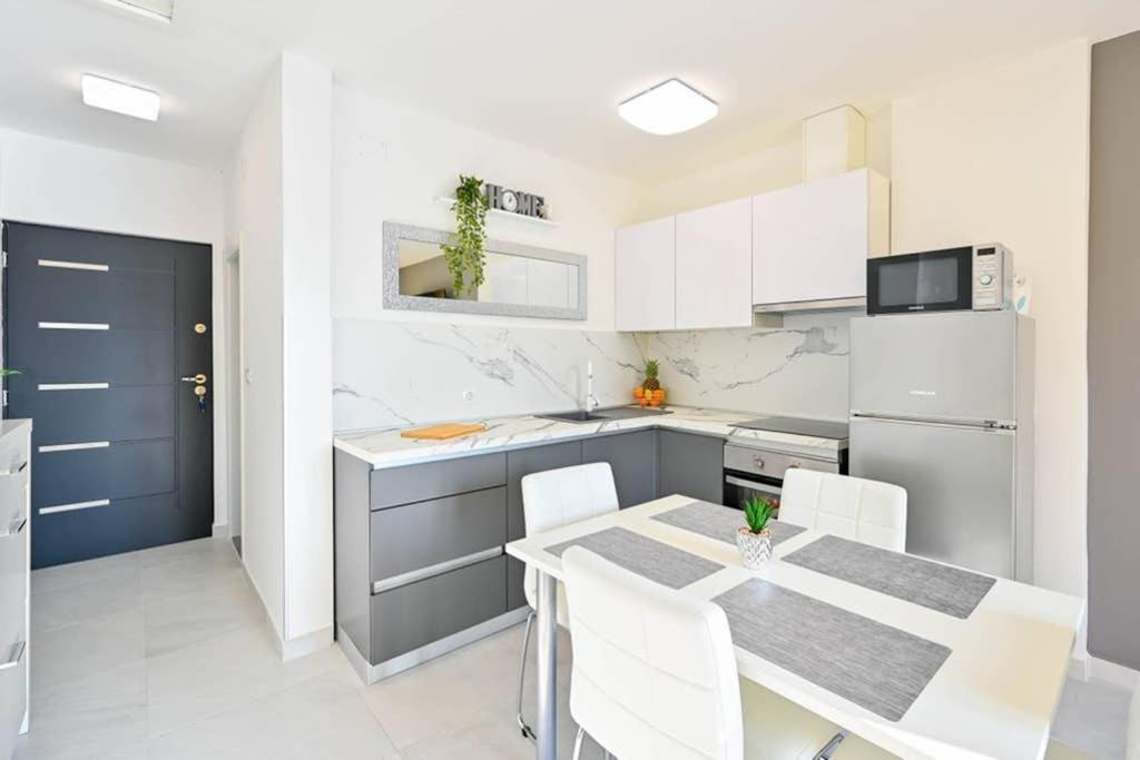 Apartment Noemi With A Direct Beach View Rabac Buitenkant foto