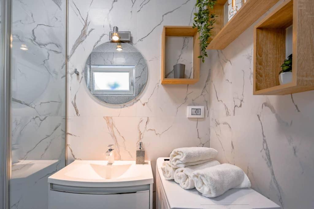 Apartment Noemi With A Direct Beach View Rabac Buitenkant foto