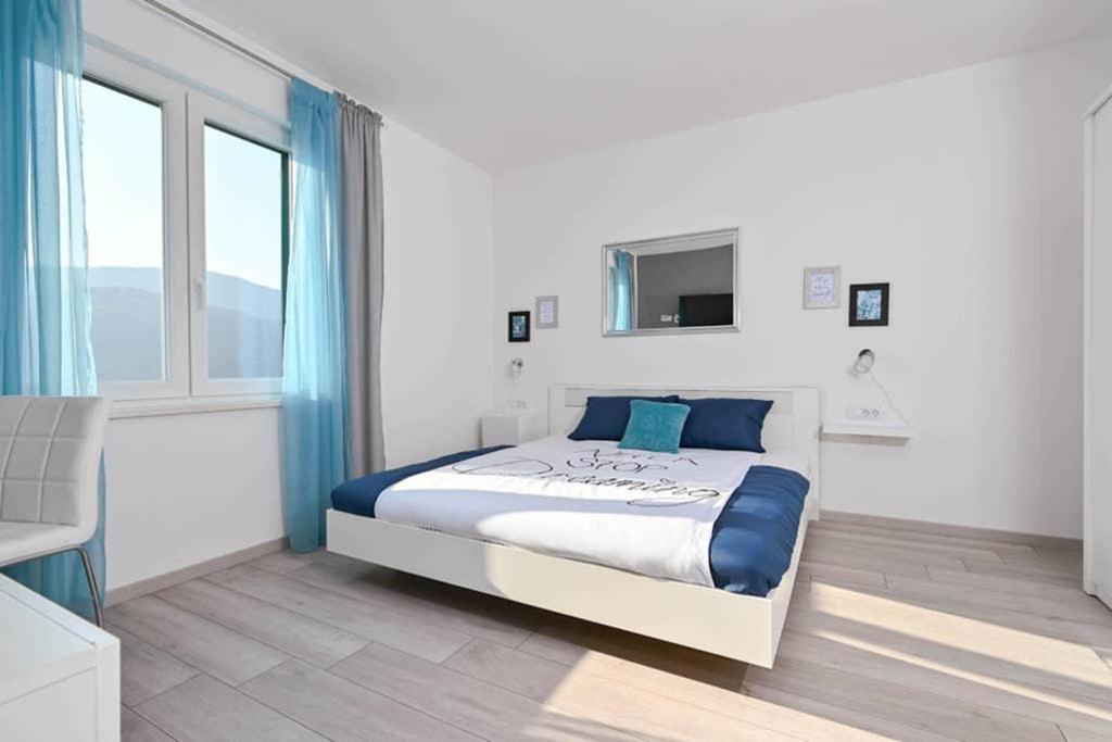 Apartment Noemi With A Direct Beach View Rabac Buitenkant foto